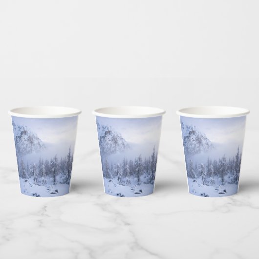 Winterwonderland, mist, sparrenbos en berg papieren bekers (Multi)