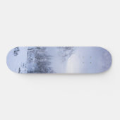 Winterwonderland, mist, sparrenbos en berg persoonlijk skateboard (Horizontaal)