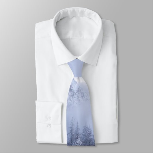 Winterwonderland, mist, sparrenbos en berg stropdas (Gebonden)