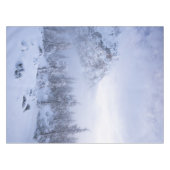Winterwonderland, mist, sparrenbos en berg tafelkleed (Voorkant (Horizontaal))