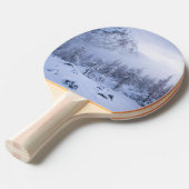 Winterwonderland, mist, sparrenbos en berg tafeltennisbatje (Voorkant Gekanteld)
