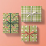 Wintery Christmas Town, Santa, Frosty, Green Plaid Inpakpapier Vel<br><div class="desc">Voeg een beetje nostalgie toe aan uw vakantiegeschenken met deze  stijl 3-pack verpakkingspapier bundel met een winterachtig dorpje van charmante huizen versierd voor de feestdagen,  Santa Claus en Frosty de sneeuwman,  en een prachtige traditionele groene plaid. Dit jaar brengt warmte,  blijdschap en schoonheid aan elk cadeau dat je geeft.</div>