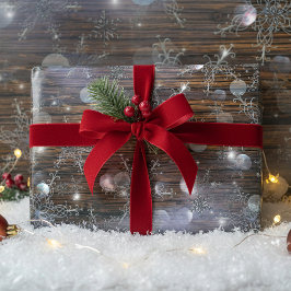 winterzilversneeuwvlokken op schuurhout inpakpapier vel