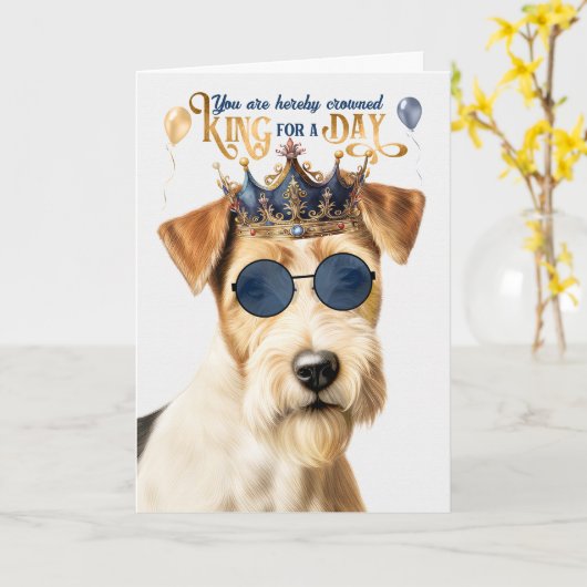 Wire Fox Terrier King voor Dag Grappige Verjaardag Kaart (Gele Bloem)