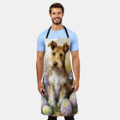 Wirefox Terrier-hond met Pasen-eieren Vakantie Schort (Gedragen)