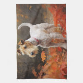 Wirefox Terrier in herfstbladeren val inspireert  Theedoek (Verticaal)