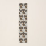 Wirehaered Dachshund | Cute Teckel Dog Pattered Sjaal<br><div class="desc">Deze stijlvolle chiffon scarf is een leuk accessoire voor elk seizoen. Grijze sjaal met een gevlekt Dachshunds-patroon. Maakt een perfect cadeau voor Teckel moeders. Bekijk de Doodle World van Jenn voor meer hondenras over accessoires en cadeaus.</div>