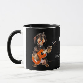 Wirehair Dachshund die Acoustic Guitar speelt Mok