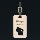 Wisconsin Map Bagagelabel, Wedding Party Welcome Bagagelabel<br><div class="desc">Deze staatsbagagelabels maken de perfecte bruiloft cadeautjes voor labels of welkome tas labels. Stropdas het aan uw bruidsmaidgiften in plaats van een typisch label van de papiergift, en zij kunnen het voor maanden en jaren gebruiken om te komen. Labels hebben een perzikabrikozenachtergrond. Om het hart bij de trouwplaats te plaatsen,...</div>