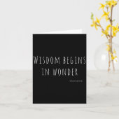 Wisdom Begins In Wonder Socrates Quote Men Women K Kaart (Gele Bloem)