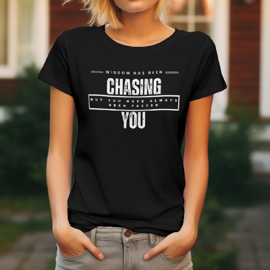 Wisdom heeft je achtervolgd  Grappig T-shirt