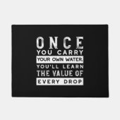 Wisdom Quote Design - waarde van elke druppel Deurmat (Voorkant)