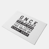 Wisdom Quote Design - waarde van elke druppel Deurmat (Schuin)