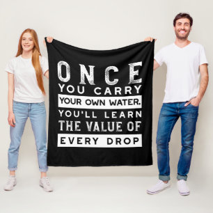 Wisdom Quote Design - waarde van elke druppel Fleece Deken