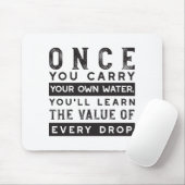 Wisdom Quote Design - waarde van elke druppel Muismat (Met muis)