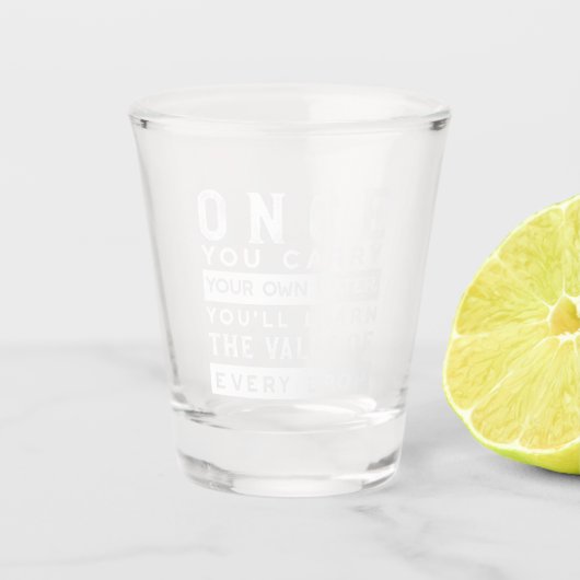 Wisdom Quote Design - waarde van elke druppel Shot Glas (Voorkant)