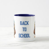 Wise Uil met blauwe rugzak, petten en een oogglas, Mok (Midden)