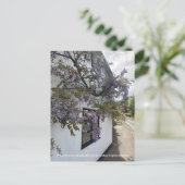 Wisteria groeit tegen een wit-ommuurd huisje feestdagenkaart (Staand voorkant)