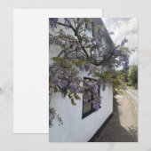 Wisteria groeit tegen een wit-ommuurd huisje feestdagenkaart (Voorkant / Achterkant)