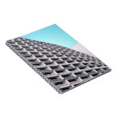 Wit betongebouw met terrassen notitieboek (Rechterzijde)