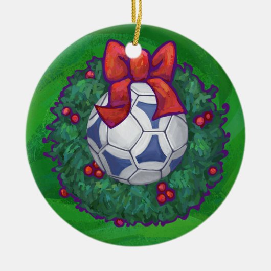 Wit, blauw feestelijk Voetbal op groen Keramisch Ornament (Voorkant)