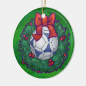 Wit, blauw feestelijk Voetbal op groen Keramisch Ornament (Links)