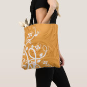 Wit Bloeit Bloemen Schaduwkrullen Over Sinaasappel Tote Bag (Dichtbij)