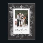 Wit  Botanisch Lijst Krijtbord Foto Feestdagenkaart<br><div class="desc">vrolijk kerstfeest! Deze foto Christmas briefkaart beschikt over een stijl witte botanische lijst in fine line art die een zacht, elegante rand rond uw afbeelding toevoegt. Verkrijgbaar in een reeks achtergrondkleuren, het combineert prachtig met zwart-wit of kleurenfoto's. De eenvoudige lay-out is perfect voor vakantiegroeten, aankondigingen of seizoensgebonden bedankjes. U kunt...</div>