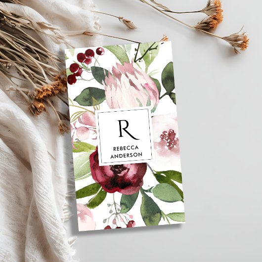 WIT-BURGUNDY PROTEA FLORAL VISITEKAARTJE
