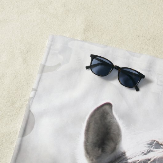 Wit droompaard strandlaken (In situ)