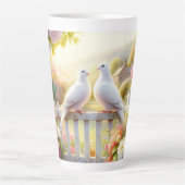 Wit Duiven Cottage Tuin Latte Mok (Voorkant)