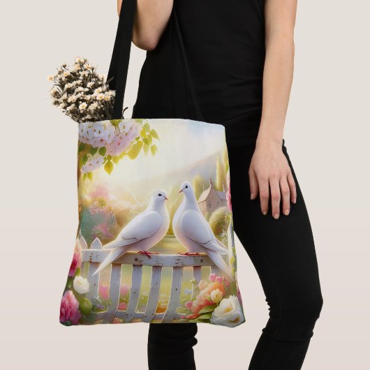 Wit Duiven Cottage Tuin Tote Bag (Dichtbij)