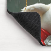 Wit eendje in een regenplas met #3 ballon muismat (Hoek)