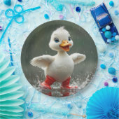 Wit eendje spettert in een regenplas papieren bordje (Feest)