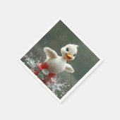 Wit eendje spettert in een regenplas servet (Hoek)