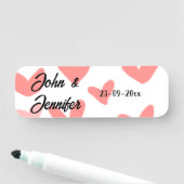 wit, eenvoudig, minimale tekststijl Vertrouwd rood Naamplaatje (In situ)