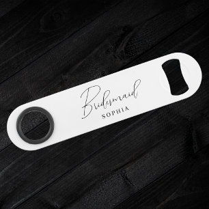 Wit Elegant Script Kalligrafie bruidsmeisje Speed Flessenopener