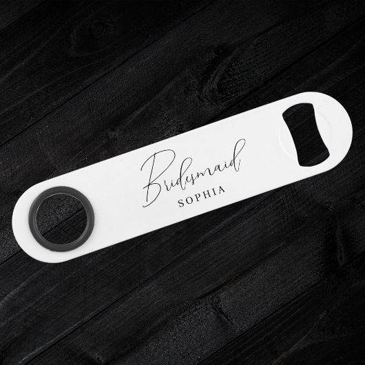 Wit Elegant Script Kalligrafie bruidsmeisje Speed Flessenopener