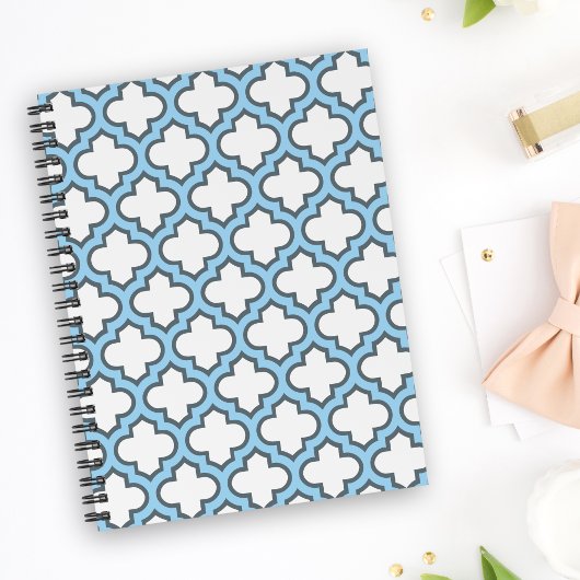 Wit en Baby Blauw Trellis, Lattice, Quatrefoil Notitieboek
