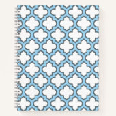 Wit en Baby Blauw Trellis, Lattice, Quatrefoil Notitieboek (Voorkant)