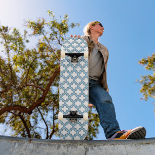 Wit en Baby Blauw Trellis, Lattice, Quatrefoil Persoonlijk Skateboard