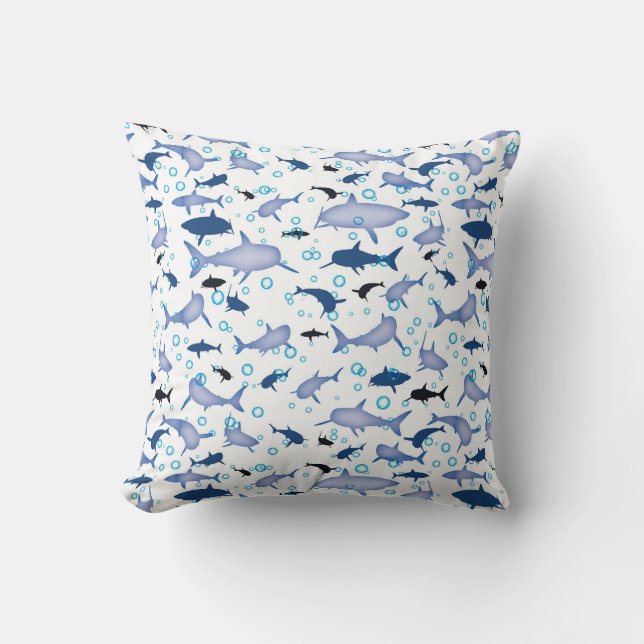Wit en blauw herhalend motief | Haaienpatroon Kussen (Voorkant)