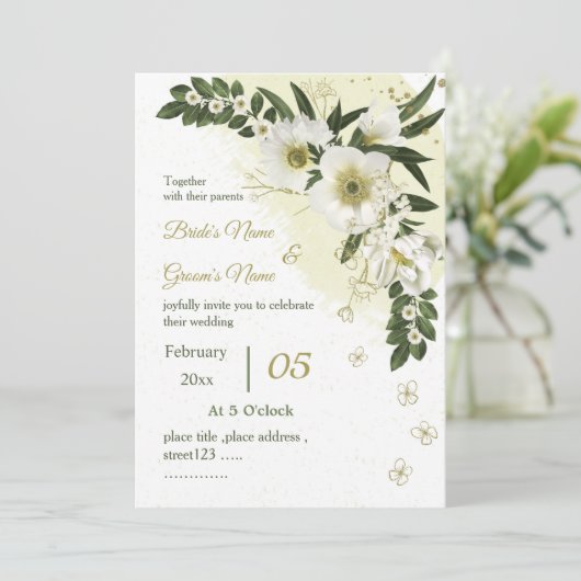 wit en goud bloemen groen bruiloft uitnodiging (Staand voorkant)