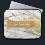 Wit en goud marmer met goudfolie en glitter laptop sleeve<br><div class="desc">Wit en Goud Marmer met Gouden Folie en Glitter Elegant Monogram Naam Sleeve. Dit sleeve kan worden aangepast om uw voornaam op te nemen.</div>