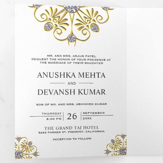 Wit en Goud Traditionele Mandala Indiase bruiloft Drieluik Uitnodiging (Binnenzijde eerst)