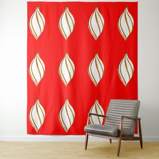 Wit en gouden ornament rode wandtapijt wandkleed (In situ)