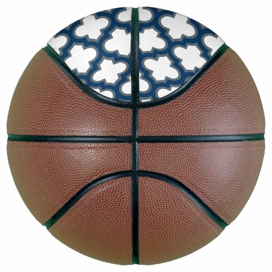 Wit en Navy Blue Trellis, Lattice, Quatrefoil Basketbal (Rechts)