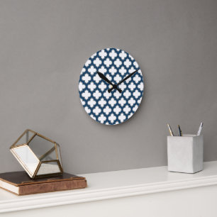 Wit en Navy Blue Trellis, Lattice, Quatrefoil Ronde Klok