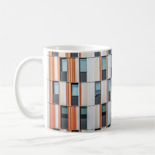 Wit en oranje gebouw koffiemok