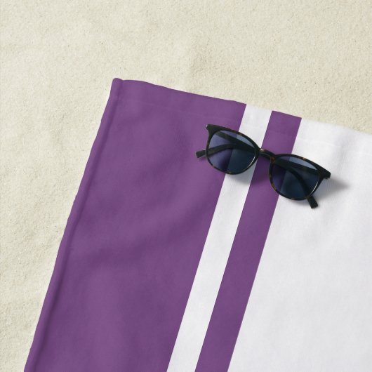 Wit en Paars Sportband Naam en nummer Strandlaken (In situ)